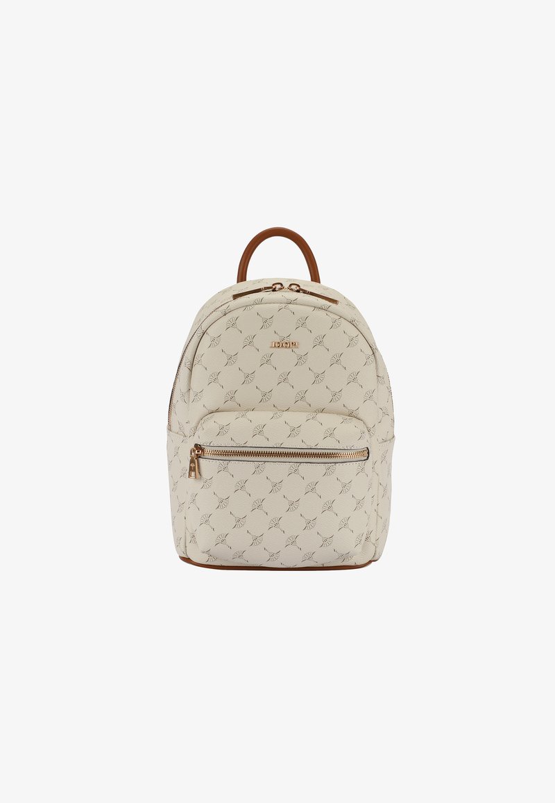 Sac à dos beige avec motif en relief, poche zippée à l'avant, poignée marron et logo doré "Joop!" à l'avant.