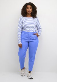 Kaffe Curve LEANA - Pantalones chinos - ultramarine
