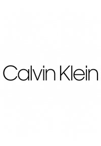 Texte noir épelant "Calvin Klein" dans une police sans-serif moderne sur un fond blanc uni. Lettres claires et audacieuses sans aucun élément additionnel.