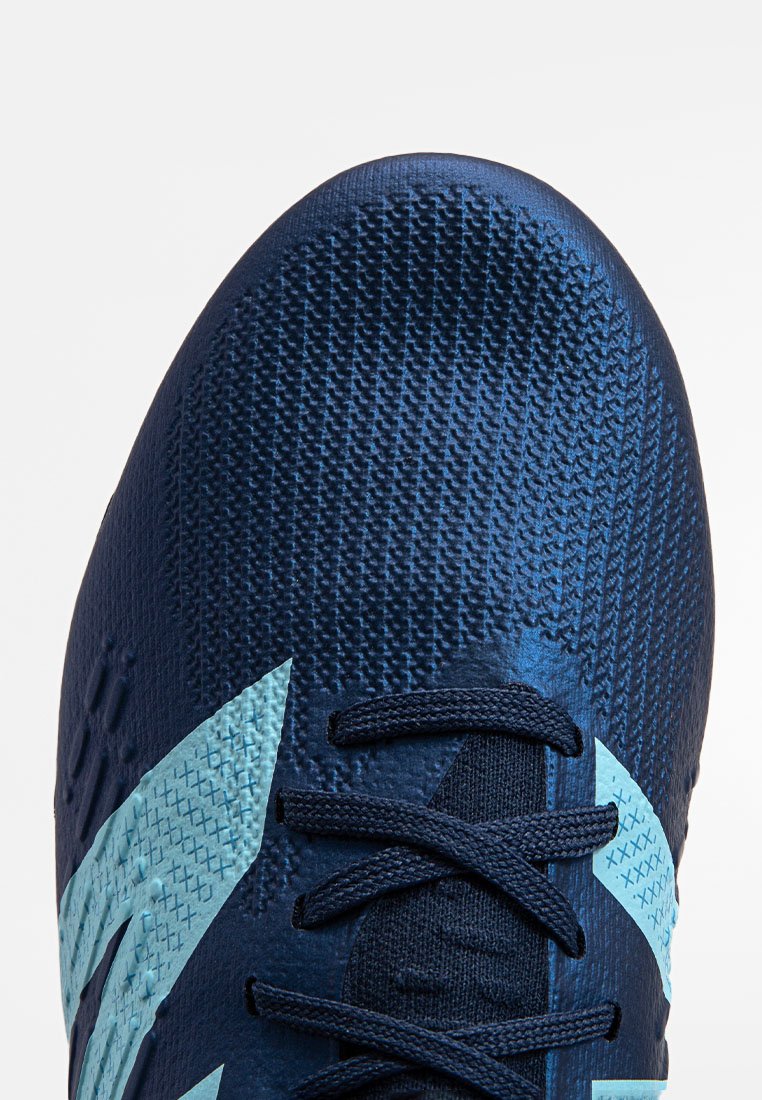 Fußballschuhe für festen Untergrund