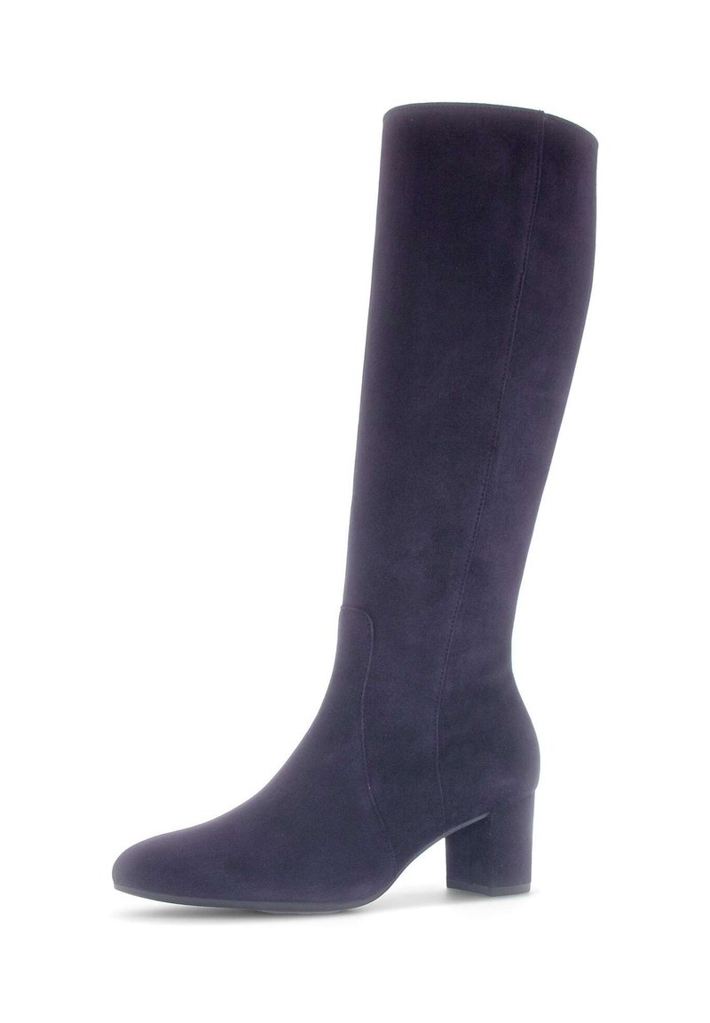 Stiefel bis zum Knie aus dunkelviolettem Wildleder mit glatter Textur, abgerundetem Zehenbereich und Blockabsatz. Einfaches Design mit minimalen Akzenten.