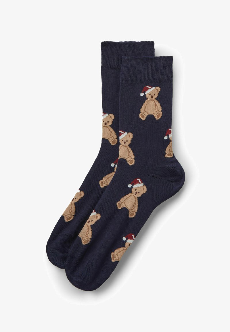 Mørkeblå sokker med brune teddy-bjørne iført røde og hvide julesokker, strikket mønster, blød tekstur og standard crew-længde design.