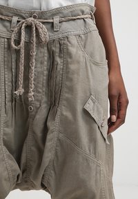 Culture Shorts - khaki