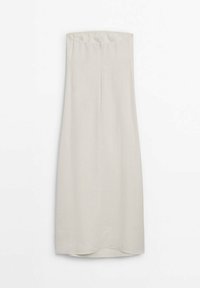 Robe beige longue, droite, sans bretelles avec un léger arrondi au bas, texture lisse et petite fermeture éclair centrale en haut.