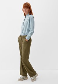 s.Oliver Relaxed fit jeans - olivgrün
