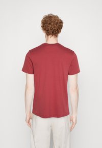 Lyle & Scott Basic póló - postcard pink