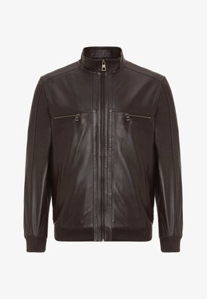 Veste en cuir marron foncé avec col montant, fermeture éclair devant, deux poches poitrine horizontales zippées, poignets et ourlet côtelés.
