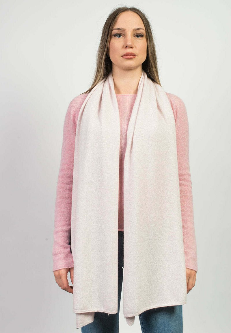 Lyserød scarf lavet af blødt stof, der hænger ned fra halsen med en glat tekstur og uden synlige mønstre eller detaljer.