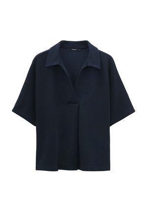 Chemise à manches courtes bleu marine avec col et design ouvert. Le tissu a une finition texturée, avec une coupe ample et des bords nets.