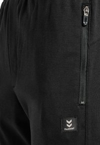 Hummel HMLMT INTERVAL TAPERED - Pantalones deportivos - black