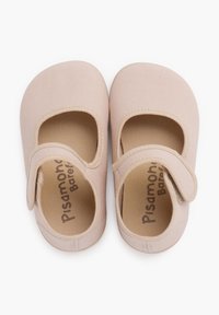 Helle rosa Leinenschuhe im Mary-Jane-Stil mit abgerundeter Zehe, zwei ausgeschnittenen Bereichen und einem Klettverschlussriemen. Weiche Innenausstattung mit bedrucktem Branding.
