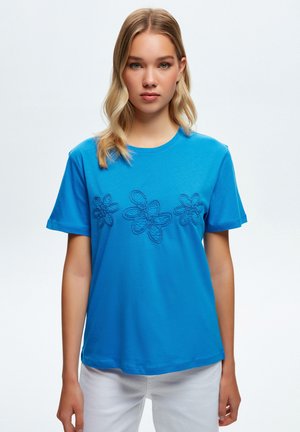 SHORT SLEEVE EMBROIDERY - T-shirt print - sax