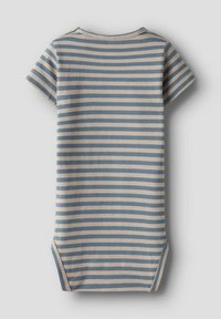 Kortärmad jumpsuit med ljusblå och beige horisontella ränder, tillverkad av mjuk bomull med rund halsringning och tryckknappar i botten.