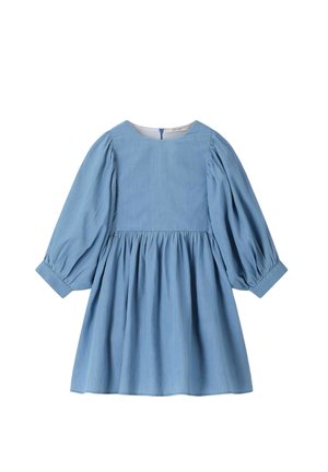 Robe bleu clair à manches longues avec taille froncée, manches bouffantes, poignets boutonnés et encolure ronde, présentée à plat sur un fond blanc.