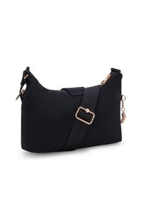 Borsa a mano in nylon nero con forma curva, tracolla regolabile, accessori in oro rosa e chiusura con zip. Presenta un piccolo charm sul lato.