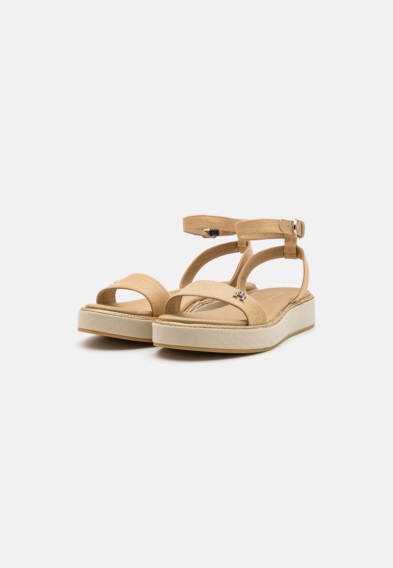 Tommy Hilfiger FLATFORM - Plateausandalette - classic khaki/gold 