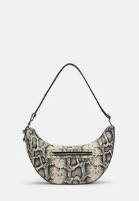 Torebka w czarno-kremowym wzorze wężowym, o zaokrąglonym kształcie, z czarnym paskiem i kieszenią na zamek z przodu. Teksturowane wykończenie.