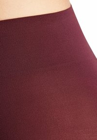 Leggings a vita alta color bordeaux in un tessuto morbido e elasticizzato con una finitura testurizzata, dotati di una vita senza cuciture per un maggiore comfort.