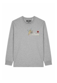 Grijs langärmelig t-shirt van katoen met een ronde halslijn. Voorzien van een geborduurde cupido en de tekst "Je T’aime" met een rood hartaccent.