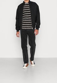 AllSaints Stickad tröja - black