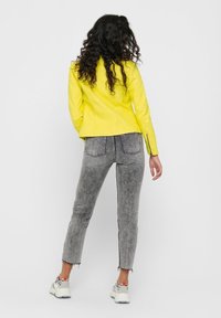 ONLY ONLAVA BIKER OTW NOOS - Jacka i konstläder - lemon drop