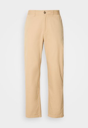 Khaki bavlněné kalhoty s rovnými nohavicemi, vybavené předním zapínáním na knoflík a poutky na opasek. Hladká textura a jednolitý povrch.