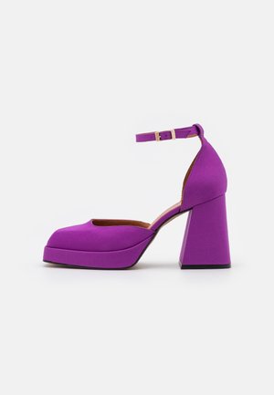 Pumps - purple