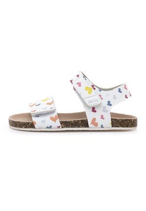 Sandalia blanca para niños con suela de corcho y patrones de corazones multicolores, con dos tiras ajustables de velcro para un ajuste seguro.