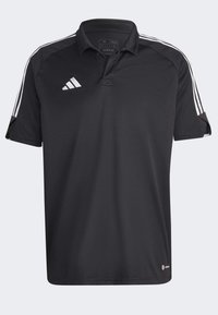 Polo shirt nero con tre strisce bianche sulle spalle. Realizzato in tessuto liscio, presenta un colletto ribattuto e un logo ricamato sul petto.