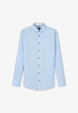 Lichtblauw overhemd voor heren met knoopsluiting boord, lange mouwen, zwarte knopen en een patroon van tennisrackets aan de binnenkant van de kraag.