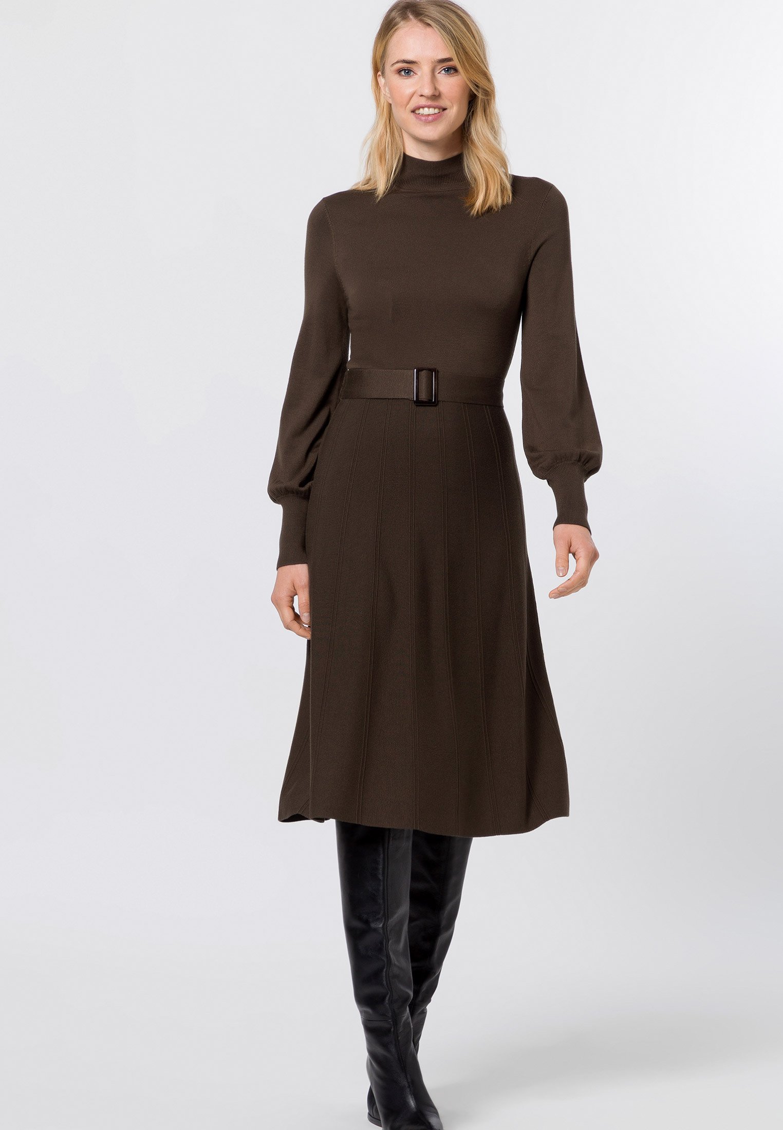 zero MIT GÜRTEL - Strickkleid - olive grove/grün - Zalando.de