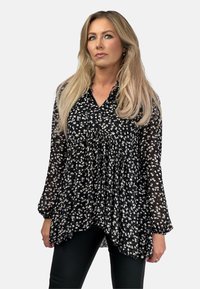 Wybrany, flowers black