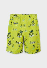 Bañador amarillo brillante con un estampado tropical de palmeras, veleros e islas en acentos negros y azules. Cintura elástica.