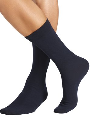 Navy blue ankle socks made of smooth fabric, featuring a ribbed cuff, a fitted shape, and seamless toe design.