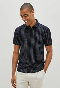 Next THREE PACK - Pólóing - white black navy blue geo print
