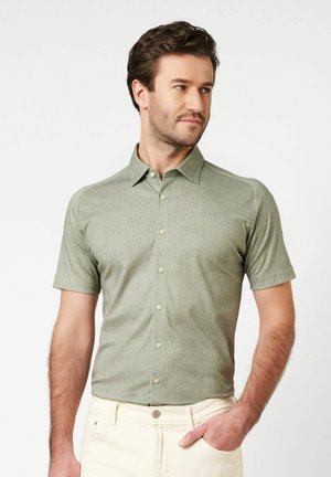 Kurzärmeliges Hemd mit Kragen aus hellgrünem, strukturiertem Stoff mit dezentem Muster, ausgestattet mit Knopfverschluss und kontrastierenden Steppnähten.