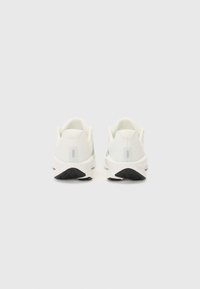 Nike Performance DOWNSHIFTER 13 - Tenisice za cestovno trčanje - sail/silver-coloured photon dust/summit white/barely volt/black