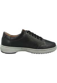 Sneaker in pelle nera con una superficie liscia, dotato di suola in gomma grigia, lacci tondi e occhielli metallici, progettato per un uso casual.