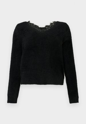 Zwarte, donzige trui met lange mouwen, V-hals en rafelige kantdetails bij de kraag. Zachte textuur met een cropped ontwerp.