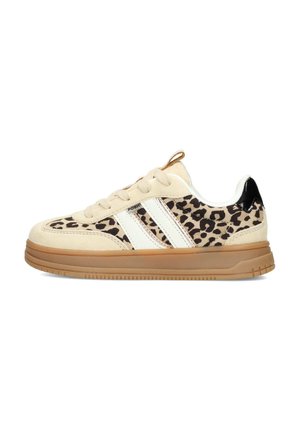 Sneaker beige con stampa leopardata, strisce bianche sui lati, un accento nero sul tallone e suola in gomma.