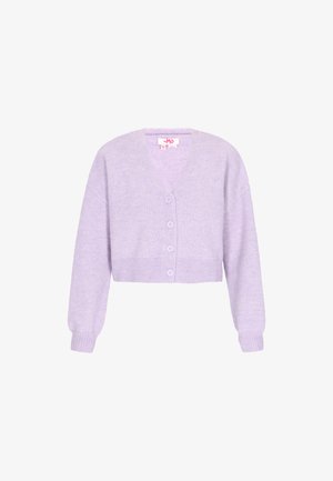 Levandulový zkrácený cardigan vyrobený z jemného pleteného materiálu, s hlubokým výstřihem do V, pěti knoflíky na přední straně a ribbovanými manžetami a lemem.