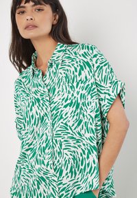 Apricot SHORT SLEEVE - Hemdbluse - green