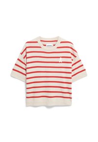 Beżowy, krótki rękaw dzianinowy top z poziomymi czerwonymi paskami i małym białym haftowanym logo po lewej stronie na klatce piersiowej.