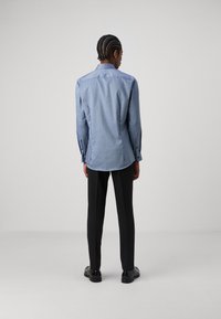 OLYMP No. Six SIX SUPER SLIM - Dalykiniai marškiniai - marine