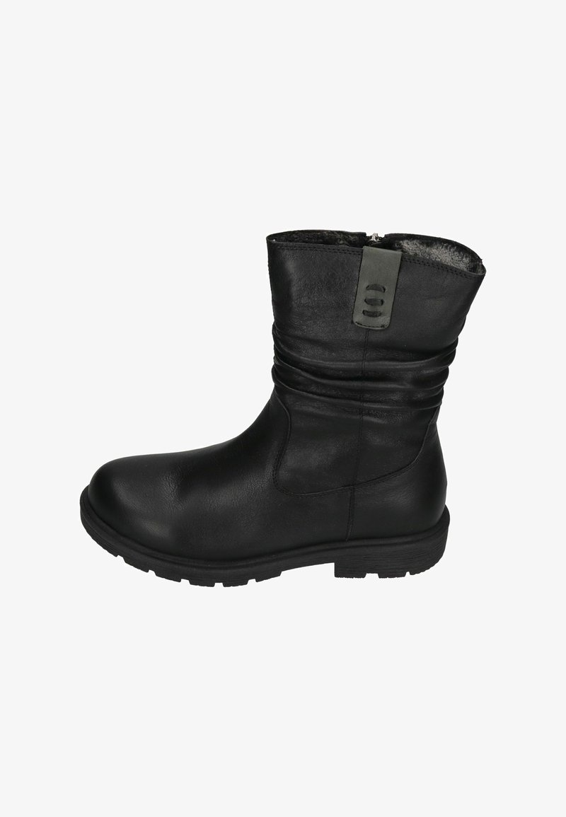 Černá kotníková bota z kůže s volným skládáním, kulatou špičkou, texturovanou podrážkou a bočním zipem s šedým akcentem.