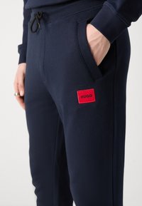HUGO DOAK - Joggebukse - dark blue