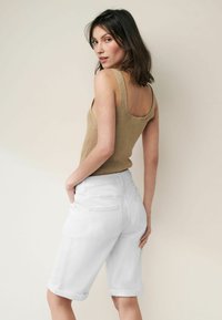 Next KNEE  - Farkkushortsit - white