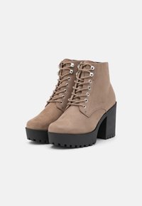 Even&Odd Wide Fit Botins de atacadores - taupe