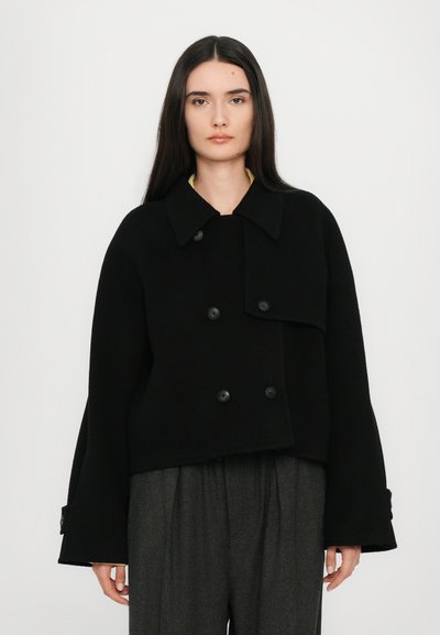 CLOSED CROPPED TRENCH - Leichte Jacke - black