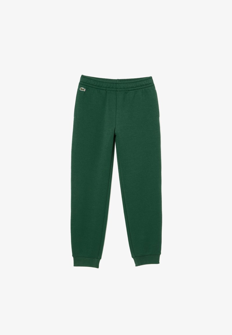 Vihreät joustavat vyötäröhousut, joissa on hiharat, ja jotka sisältävät pienen krokotiililogon vasemmalla ylhäällä.